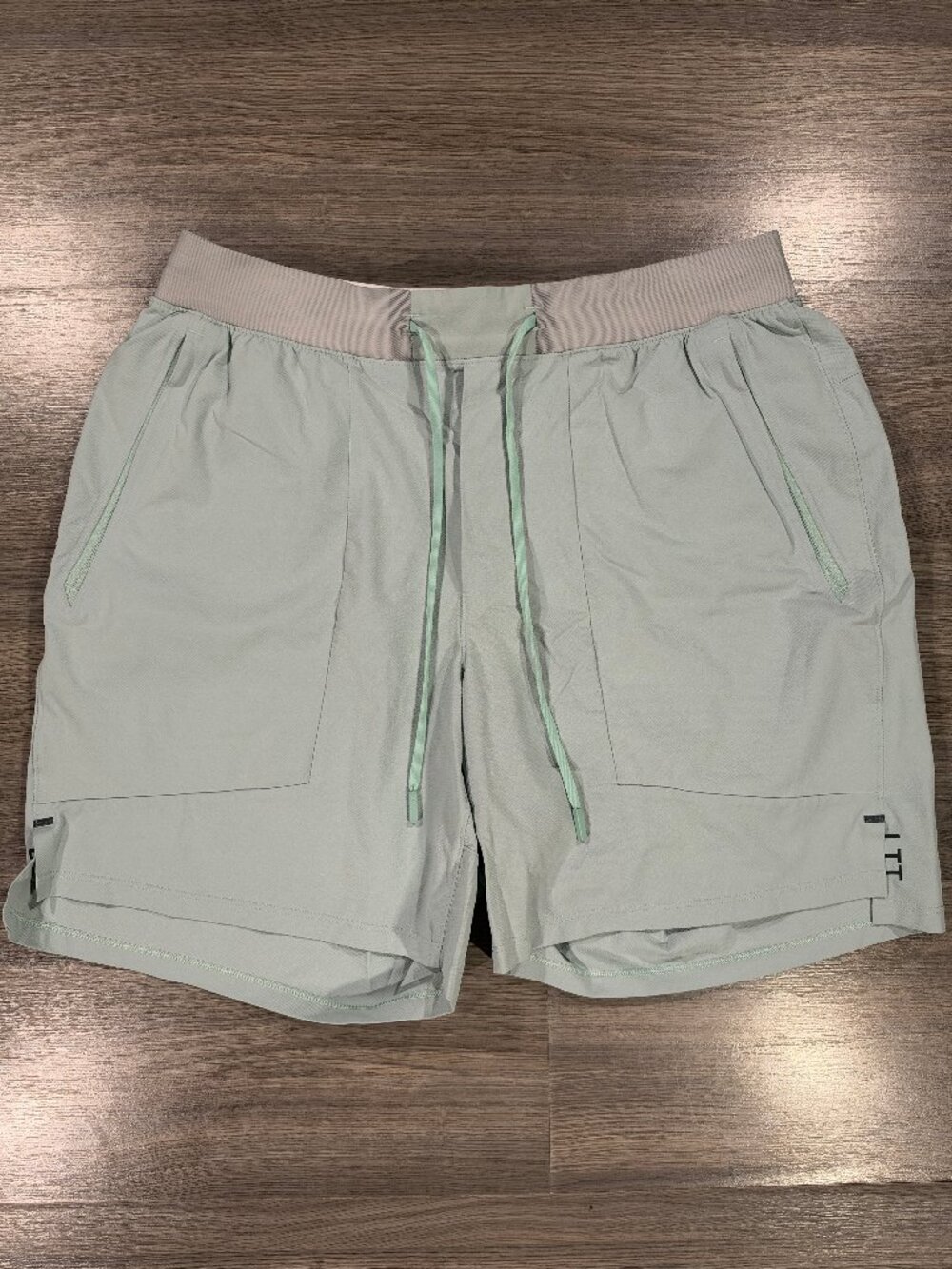 Lululemon Men's License to Train Short 7" - Light Green